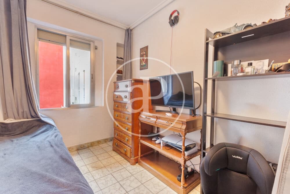 3 bedroom Apartment for sale in Valencia city - € 200,000 (Ref: 9978955)