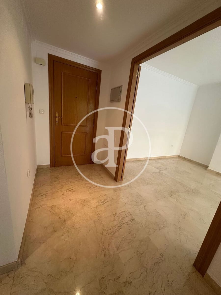 2 bedroom Apartment for rent in Valencia city with pool garage - € 2,000 (Ref: 9978958)