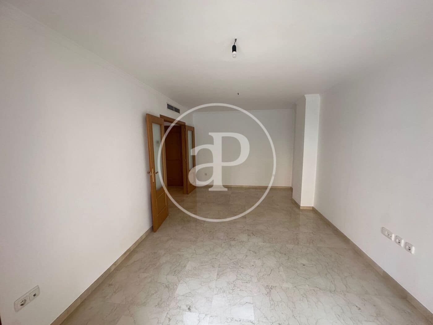 2 bedroom Apartment for rent in Valencia city with pool garage - € 2,000 (Ref: 9978958)