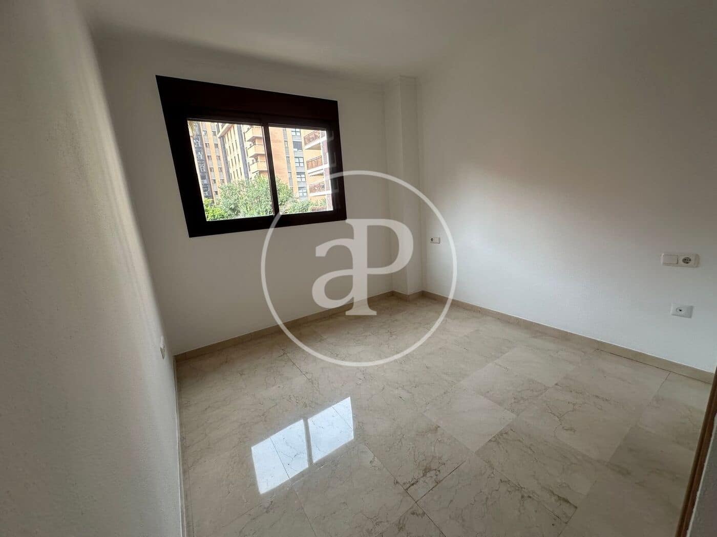 2 bedroom Apartment for rent in Valencia city with pool garage - € 2,000 (Ref: 9978958)