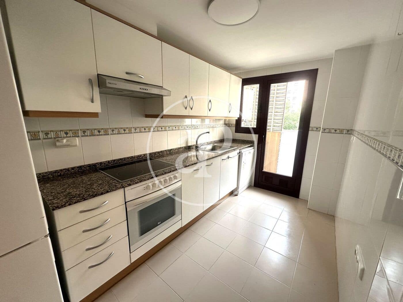 2 bedroom Apartment for rent in Valencia city with pool garage - € 2,000 (Ref: 9978958)