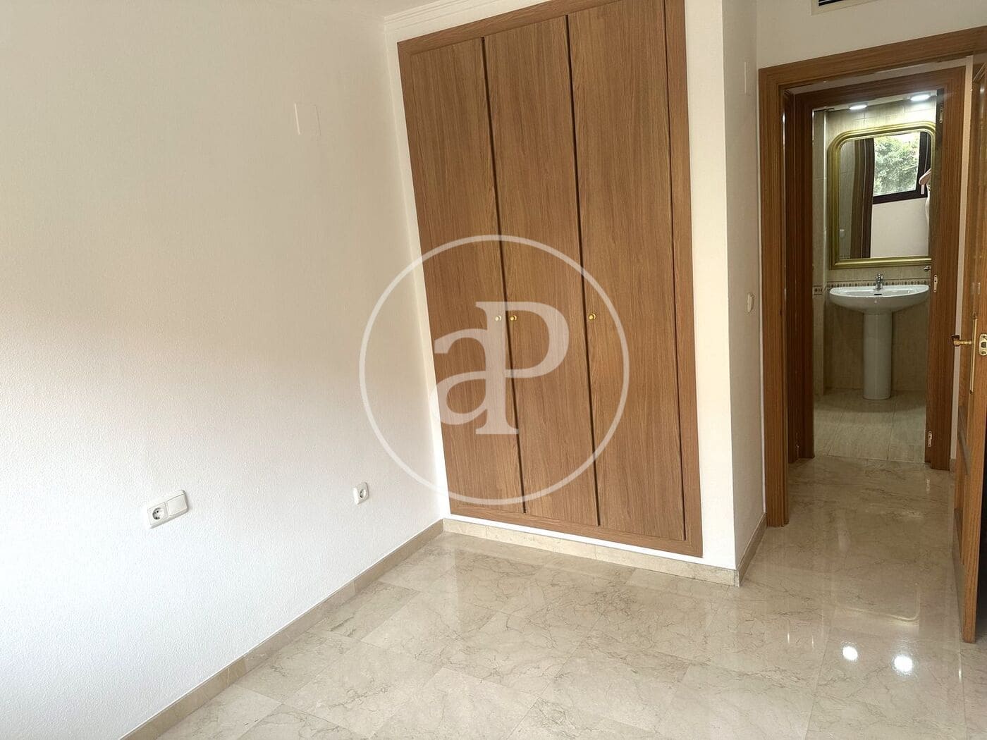 2 bedroom Apartment for rent in Valencia city with pool garage - € 2,000 (Ref: 9978958)
