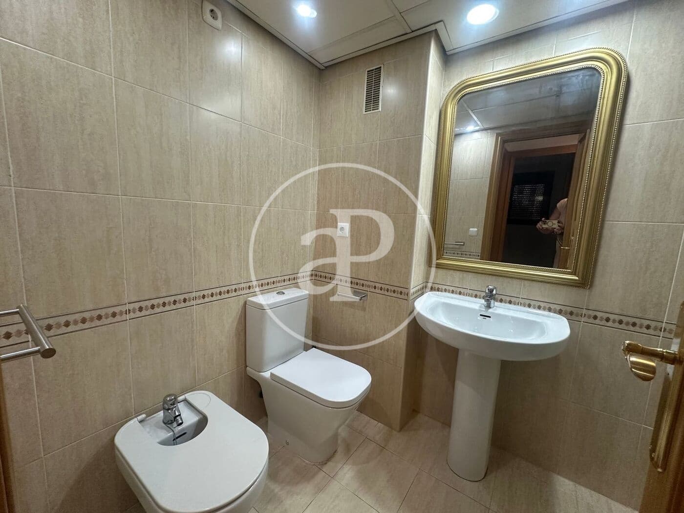 2 bedroom Apartment for rent in Valencia city with pool garage - € 2,000 (Ref: 9978958)