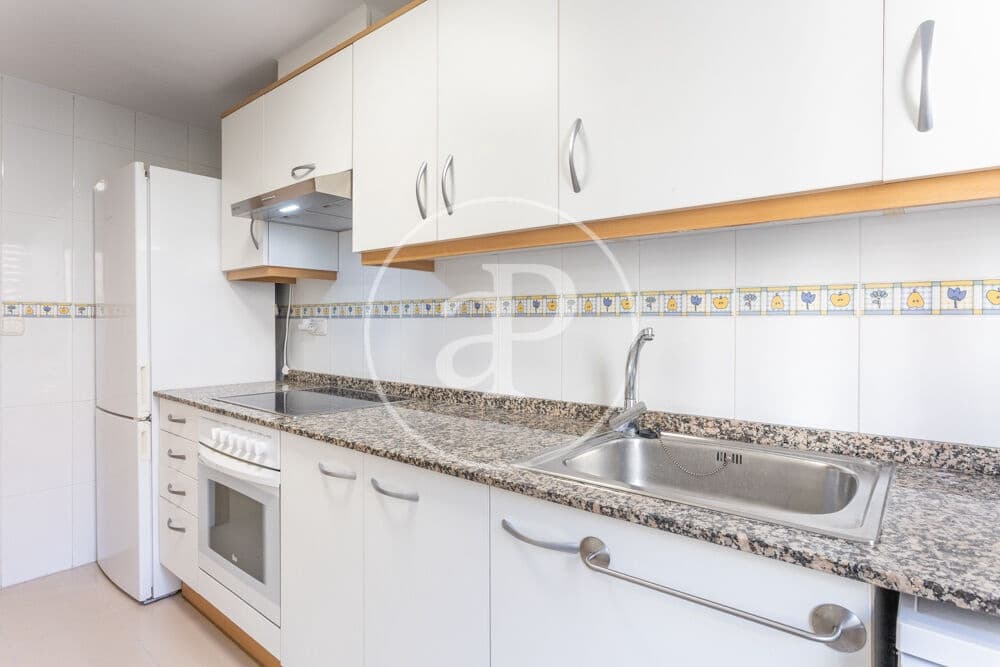 2 sovrum Lägenhet att hyra i Valencia stad med pool garage - 2 000 € (Ref: 9978958)