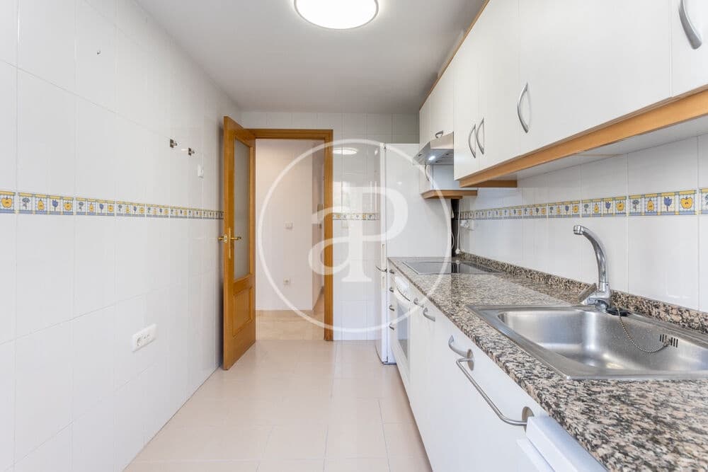 2 sovrum Lägenhet att hyra i Valencia stad med pool garage - 2 000 € (Ref: 9978958)