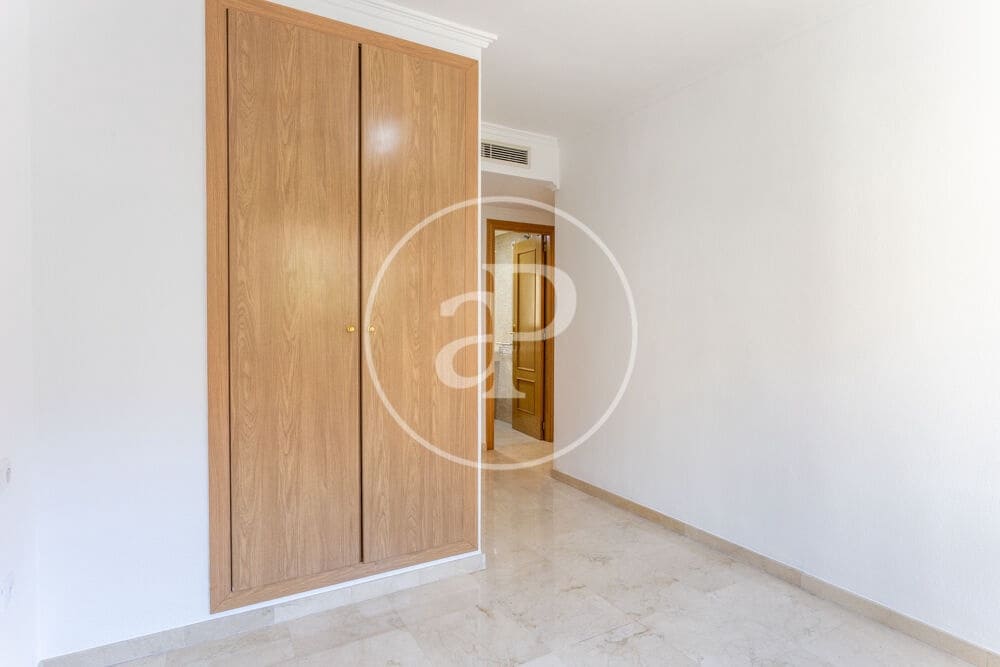 2 sovrum Lägenhet att hyra i Valencia stad med pool garage - 2 000 € (Ref: 9978958)