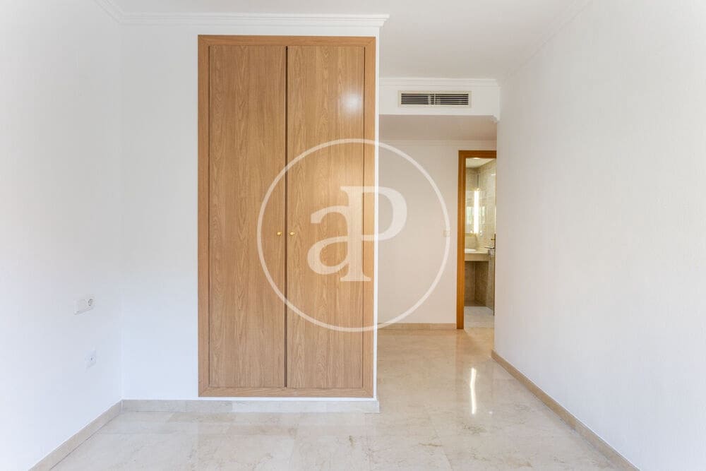 2 sovrum Lägenhet att hyra i Valencia stad med pool garage - 2 000 € (Ref: 9978958)