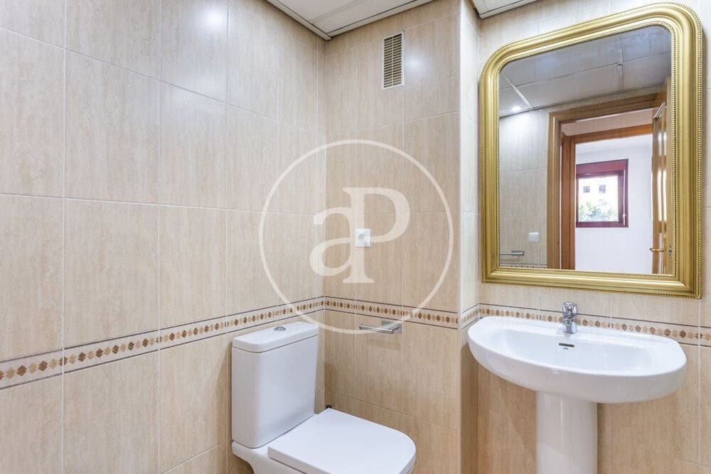 2 sovrum Lägenhet att hyra i Valencia stad med pool garage - 2 000 € (Ref: 9978958)