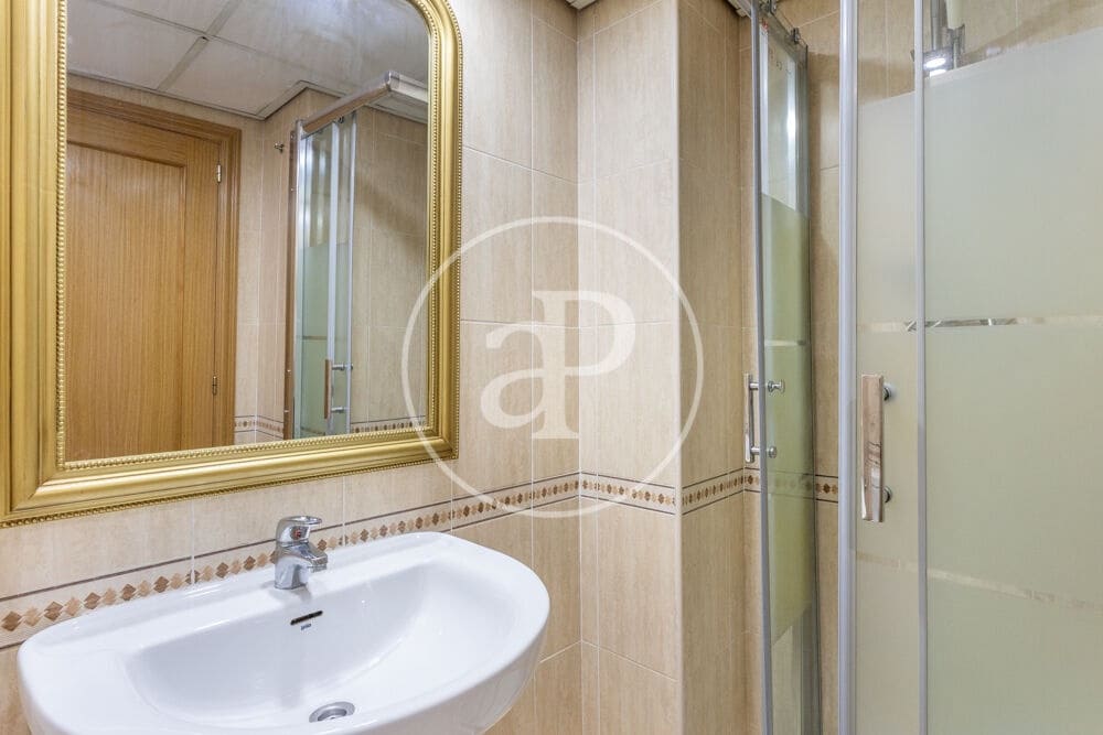 2 sovrum Lägenhet att hyra i Valencia stad med pool garage - 2 000 € (Ref: 9978958)