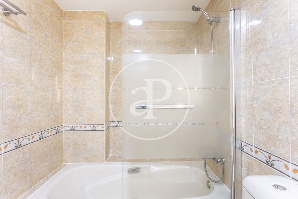 2 sovrum Lägenhet att hyra i Valencia stad med pool garage - 2 000 € (Ref: 9978958)