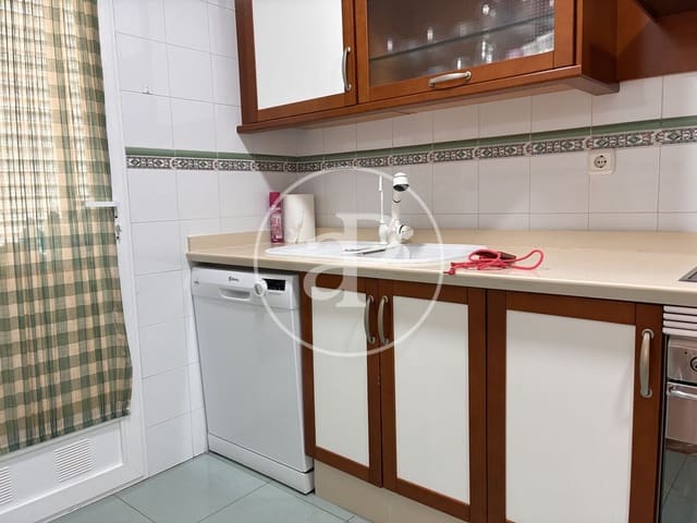 2 slaapkamer Appartement te huur in Alicante stad met zwembad - € 1.100 (Ref: 9983078)
