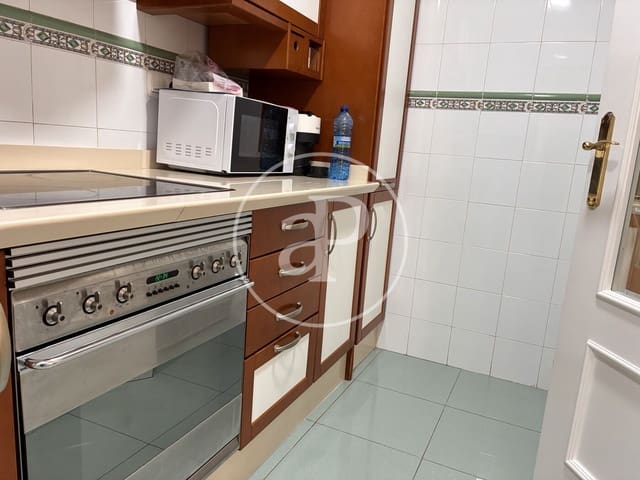 2 slaapkamer Appartement te huur in Alicante stad met zwembad - € 1.100 (Ref: 9983078)