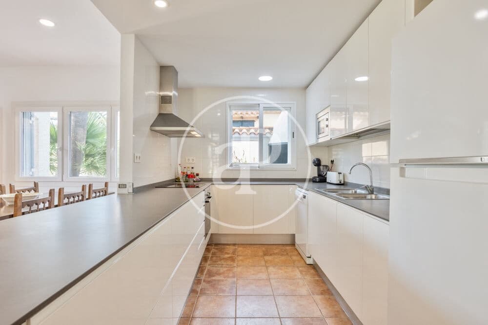 4 bedroom Villa for sale in Alcossebre - € 395,000 (Ref: 9983082)