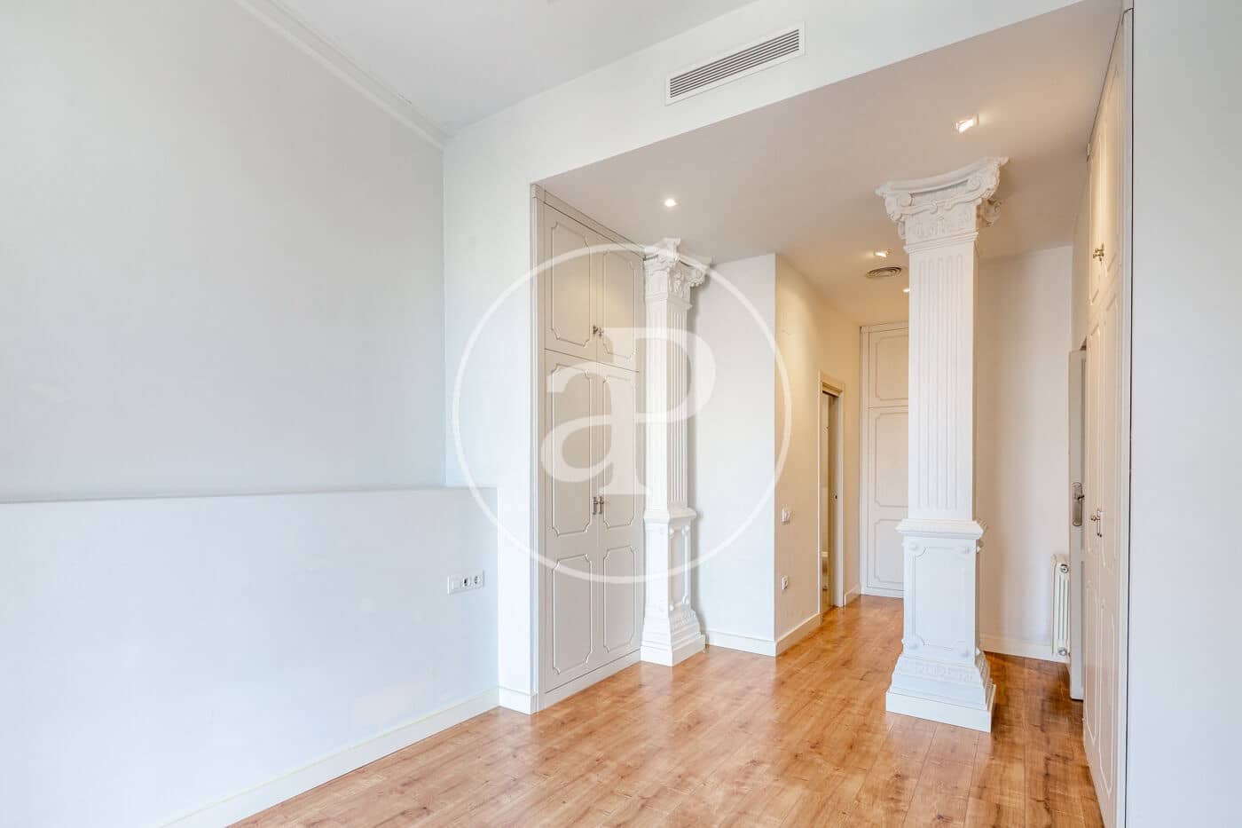 5 soverom Leilighet til leie i Valencia by - € 3 000 (Ref: 9986938)