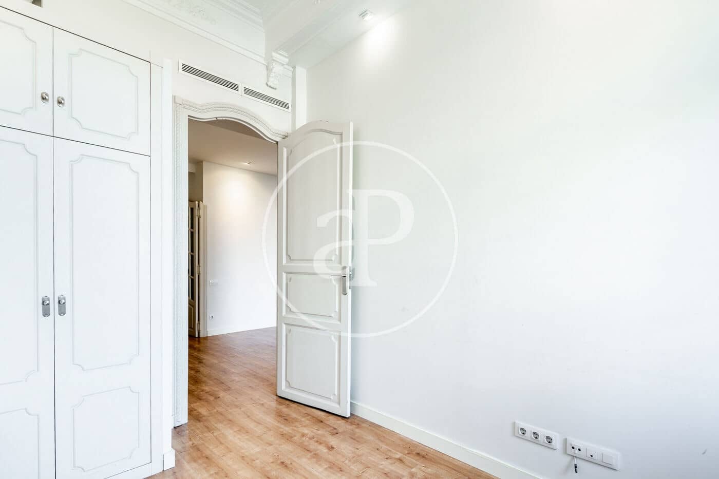 5 soverom Leilighet til leie i Valencia by - € 3 000 (Ref: 9986938)
