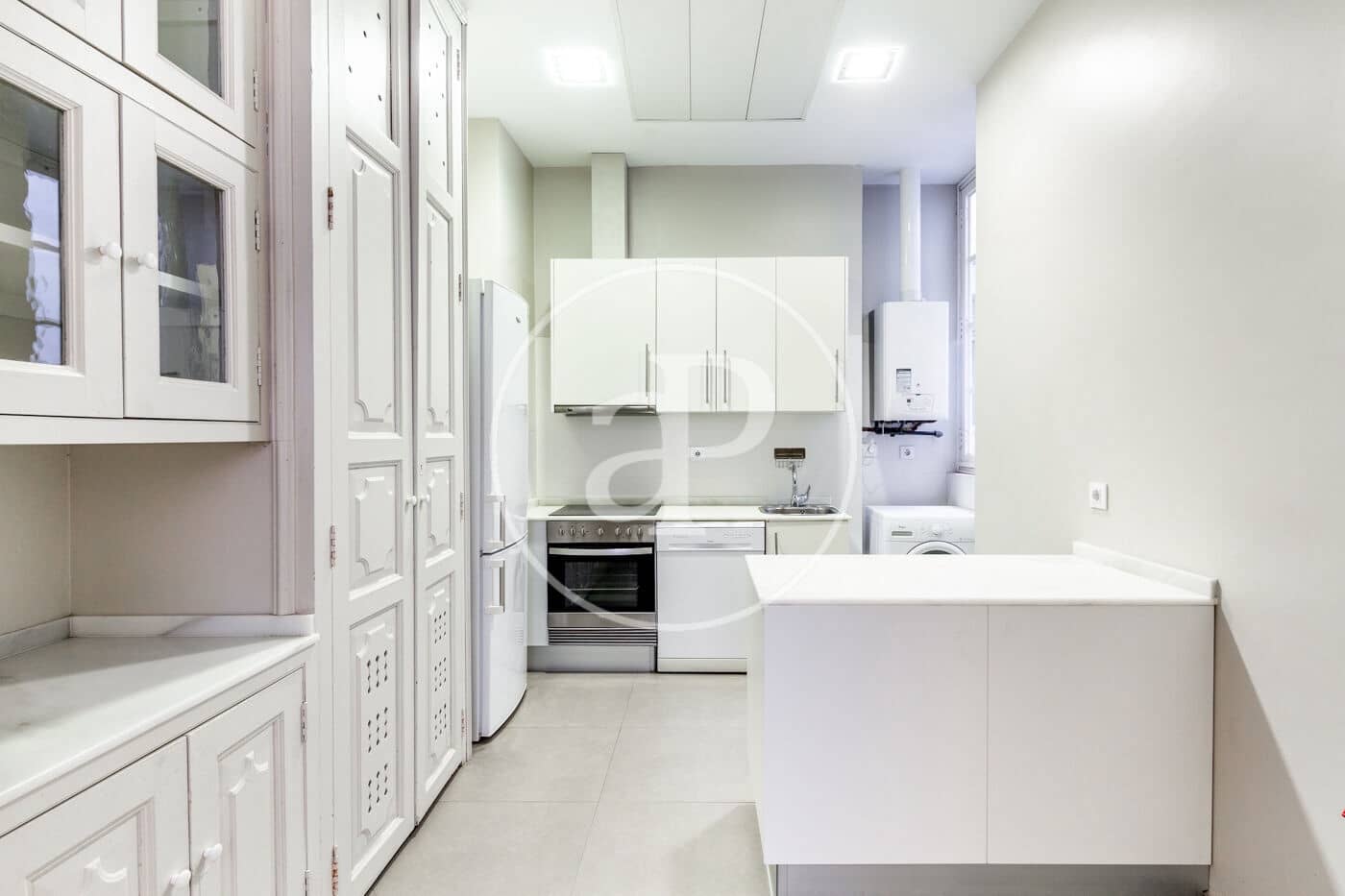 5 soverom Leilighet til leie i Valencia by - € 3 000 (Ref: 9986938)