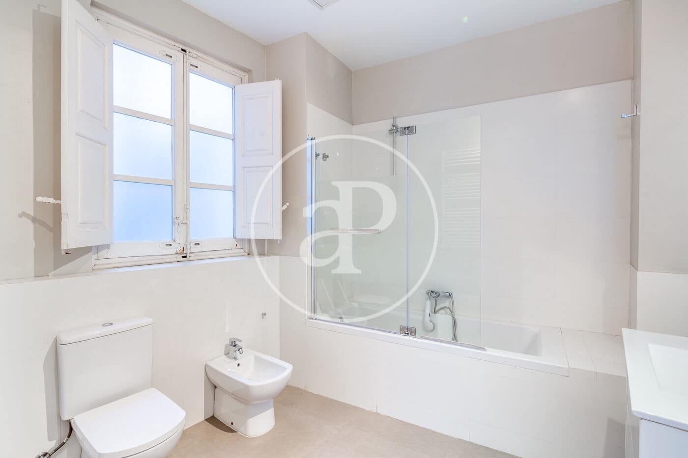 5 soverom Leilighet til leie i Valencia by - € 3 000 (Ref: 9986938)