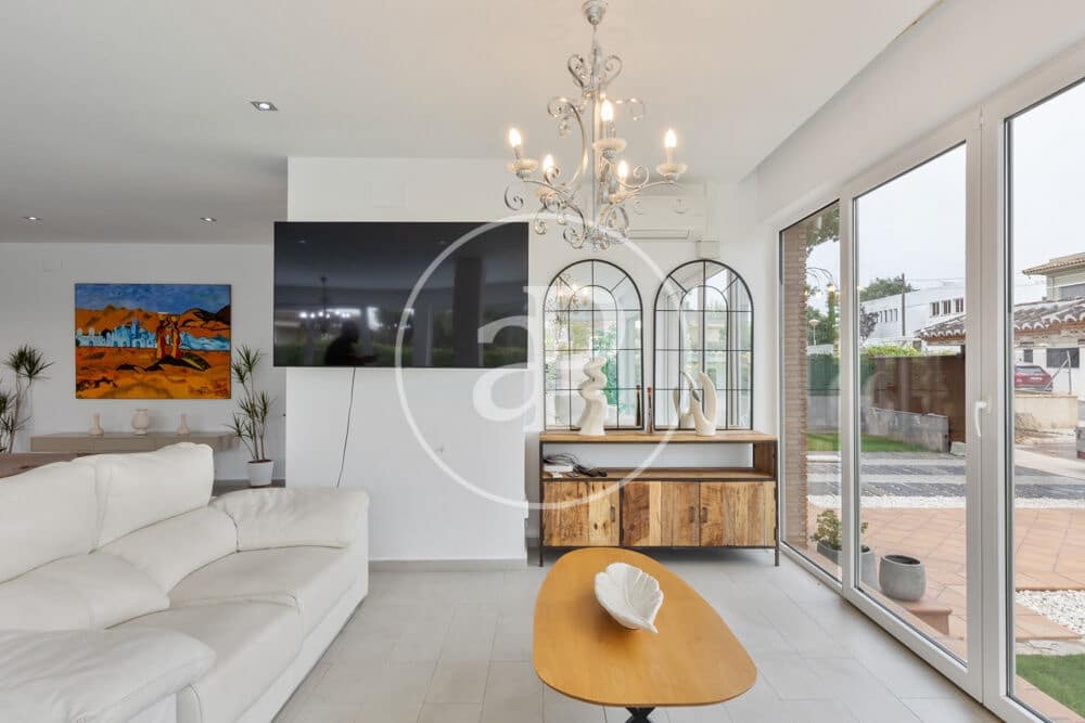 9 makuuhuone Huvila myytävänä paikassa Betera mukana uima-altaan - 1 500 000 € (Ref: 9994316)