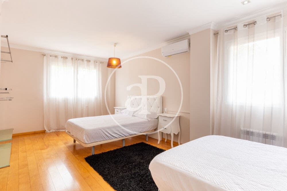 9 makuuhuone Huvila myytävänä paikassa Betera mukana uima-altaan - 1 500 000 € (Ref: 9994316)
