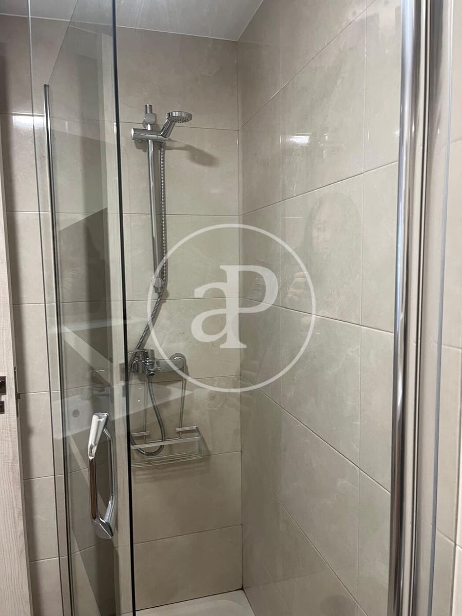 Apartamento de 2 habitaciones en València ciudad en alquiler - 1.800 € (Ref: 9998884)