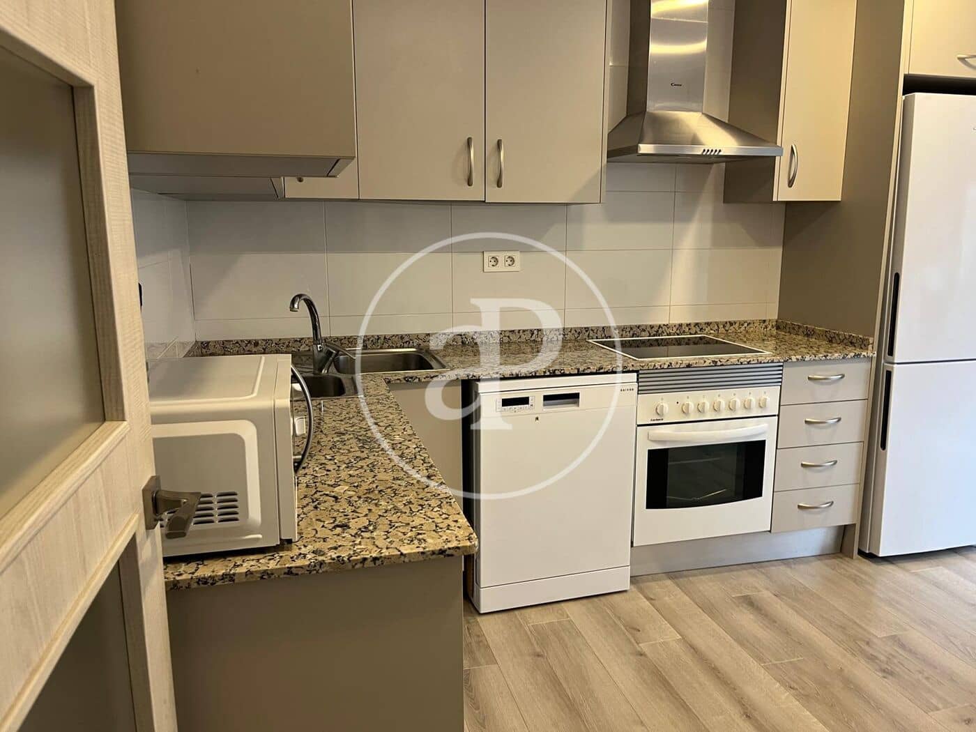 Apartamento de 2 habitaciones en València ciudad en alquiler - 1.800 € (Ref: 9998884)