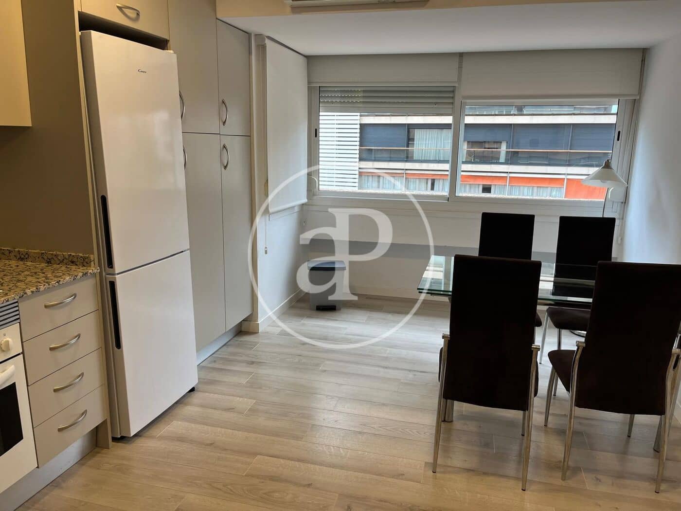 Apartamento de 2 habitaciones en València ciudad en alquiler - 1.800 € (Ref: 9998884)