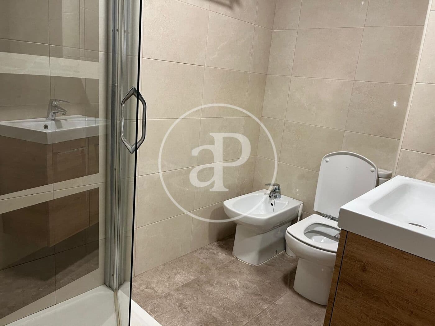 Apartamento de 2 habitaciones en València ciudad en alquiler - 1.800 € (Ref: 9998884)