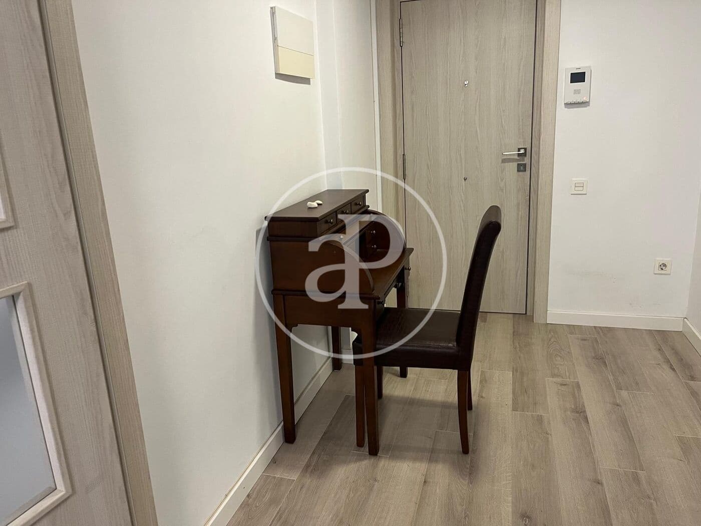 Apartamento de 2 habitaciones en València ciudad en alquiler - 1.800 € (Ref: 9998884)