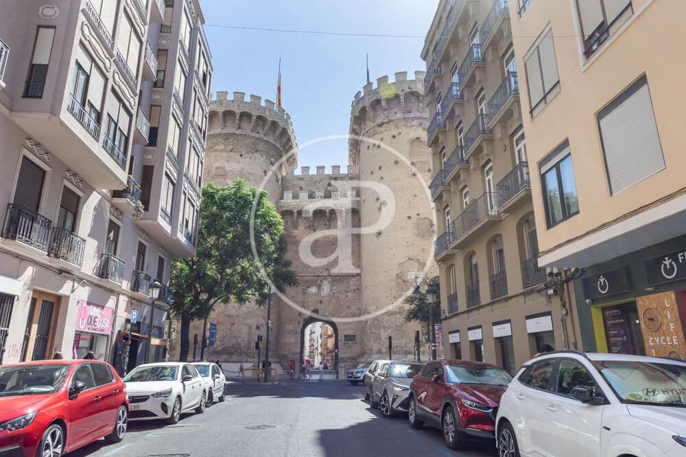 4 soveværelse Lejlighed til leje i Valencia by - € 2.000 (Ref: 9998885)