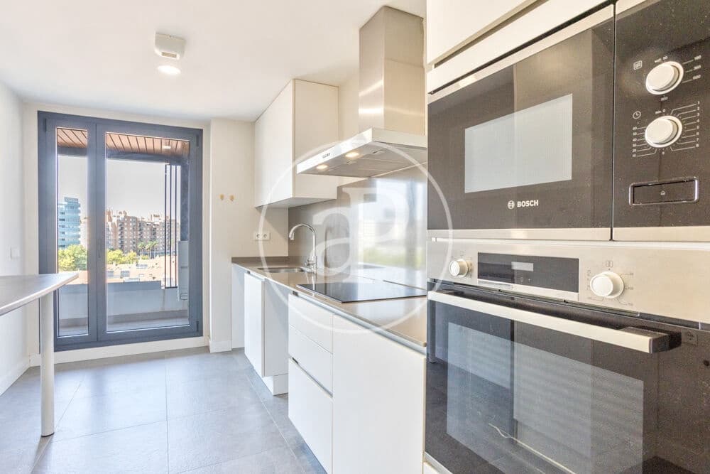3 bedroom Apartment for rent in Valencia city with pool garage - € 2,200 (Ref: 9998889)