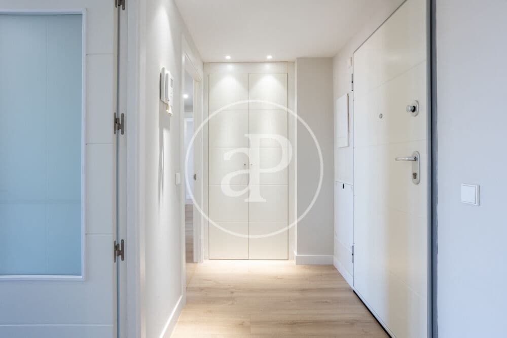 3 bedroom Apartment for rent in Valencia city with pool garage - € 2,200 (Ref: 9998889)