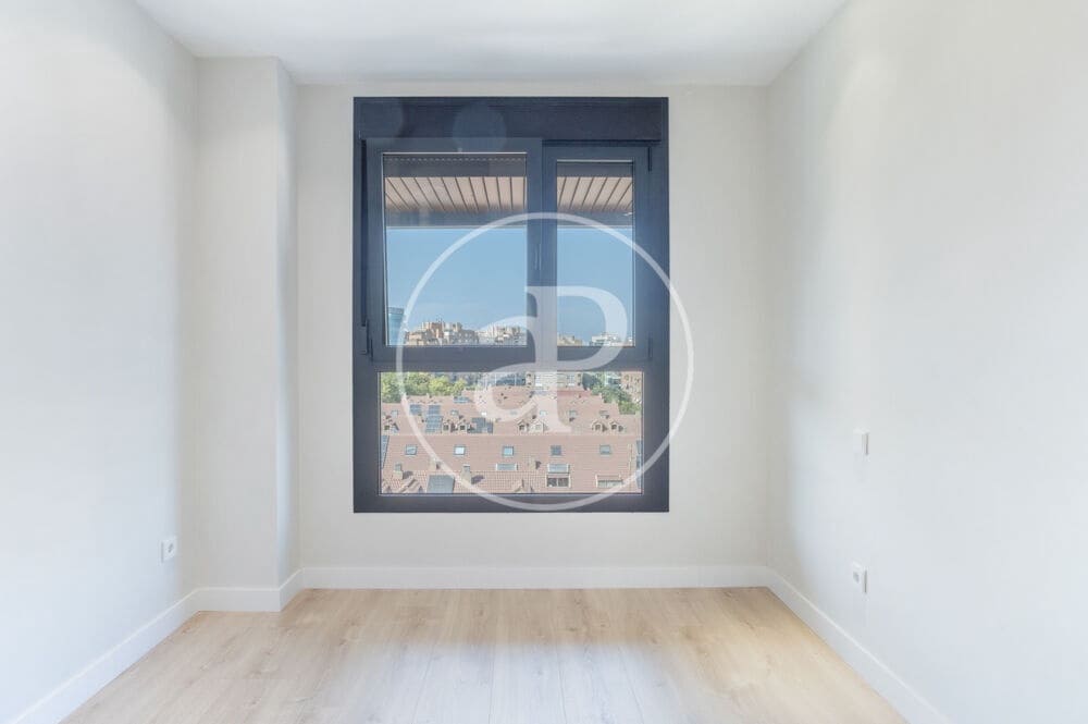 3 bedroom Apartment for rent in Valencia city with pool garage - € 2,200 (Ref: 9998889)