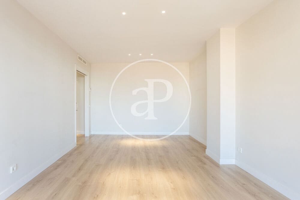 3 bedroom Apartment for rent in Valencia city with pool garage - € 2,200 (Ref: 9998889)