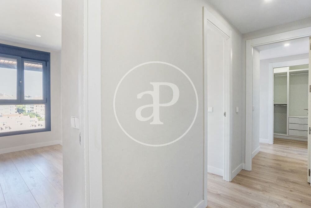 3 bedroom Apartment for rent in Valencia city with pool garage - € 2,200 (Ref: 9998889)