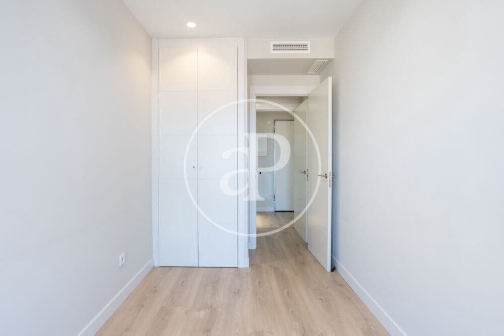 3 bedroom Apartment for rent in Valencia city with pool garage - € 2,200 (Ref: 9998889)