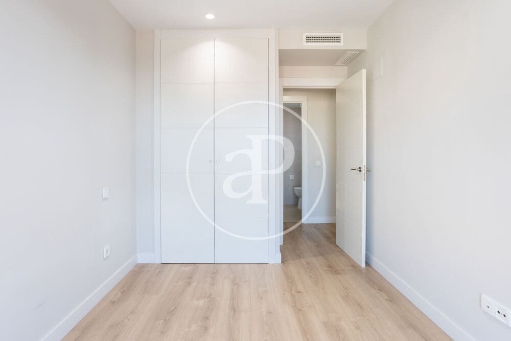 3 bedroom Apartment for rent in Valencia city with pool garage - € 2,200 (Ref: 9998889)