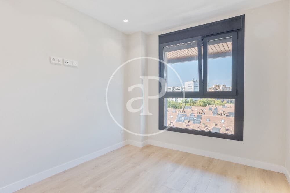 3 bedroom Apartment for rent in Valencia city with pool garage - € 2,200 (Ref: 9998889)