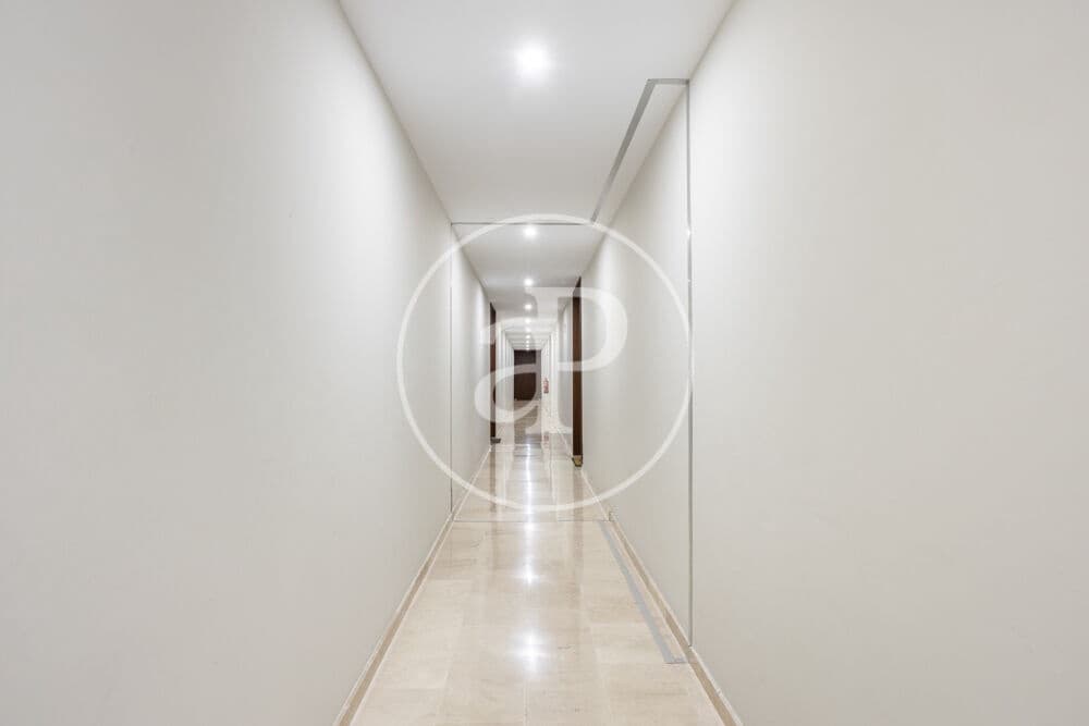 3 bedroom Apartment for rent in Valencia city with pool garage - € 2,200 (Ref: 9998889)