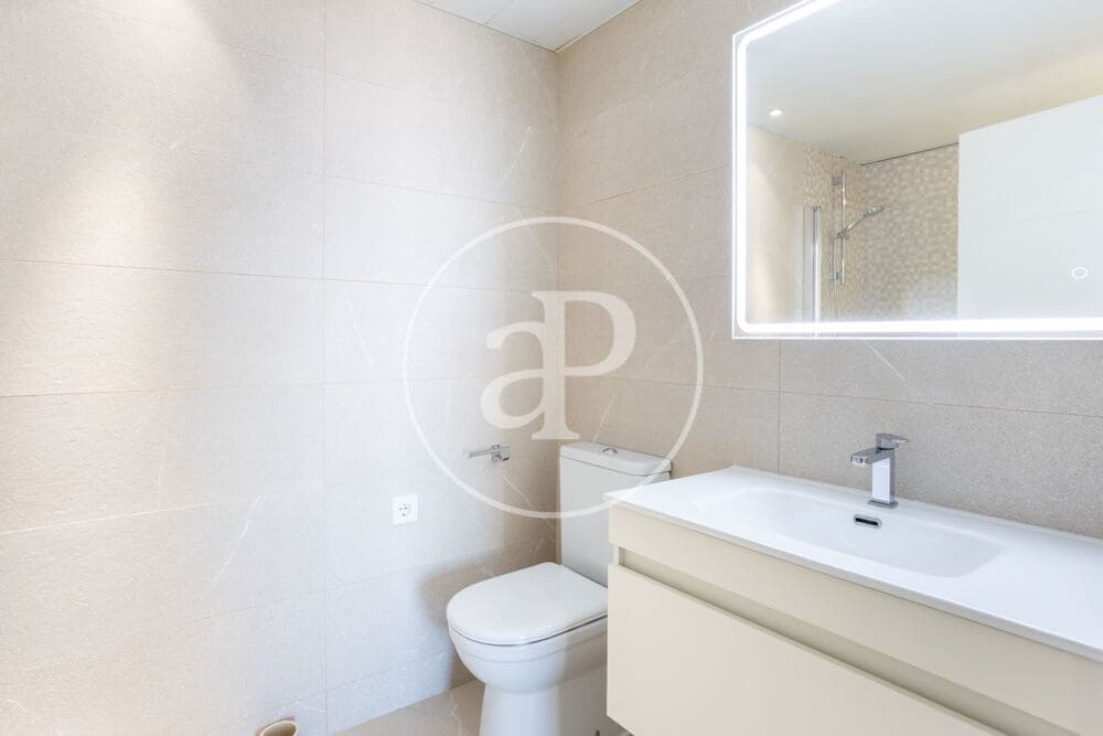 3 bedroom Apartment for rent in Valencia city with pool garage - € 2,200 (Ref: 9998889)