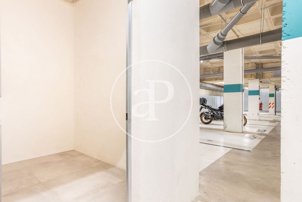 3 bedroom Apartment for rent in Valencia city with pool garage - € 2,200 (Ref: 9998889)