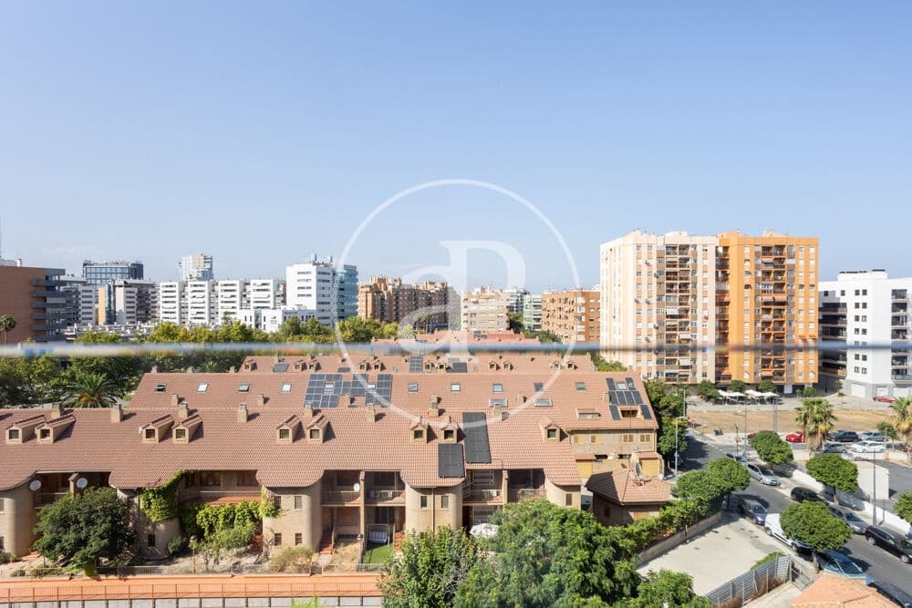 3 bedroom Apartment for rent in Valencia city with pool garage - € 2,200 (Ref: 9998889)
