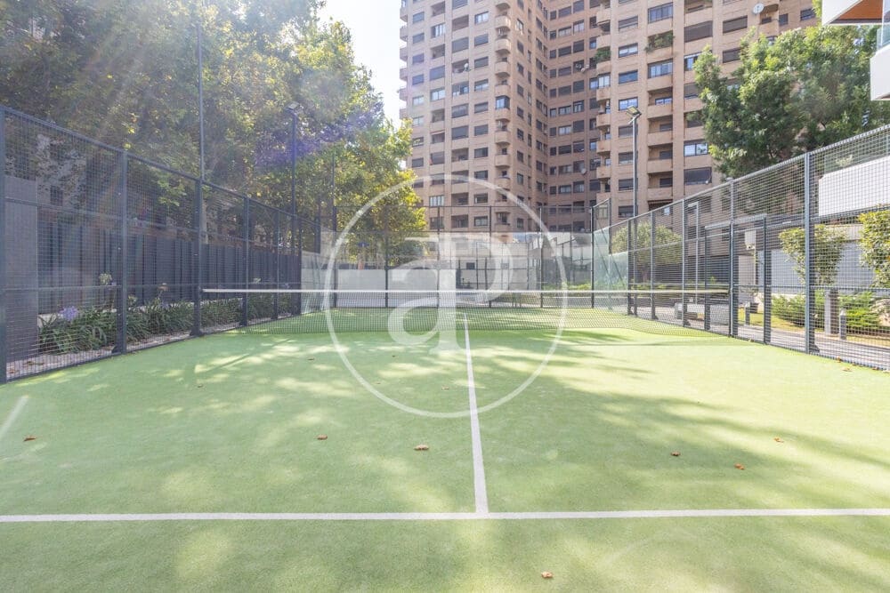 3 bedroom Apartment for rent in Valencia city with pool garage - € 2,200 (Ref: 9998889)