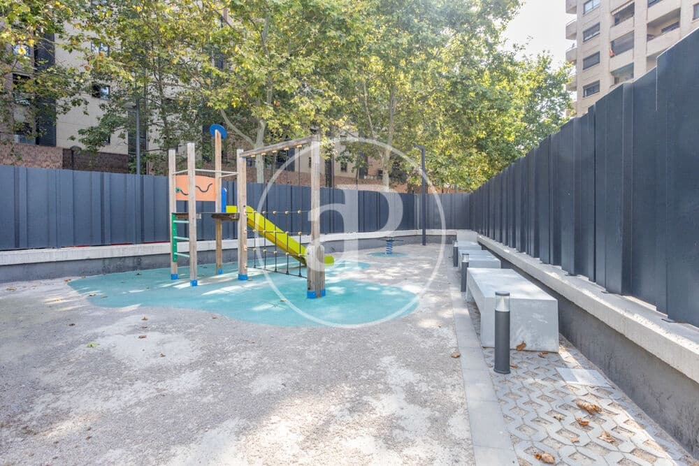 3 bedroom Apartment for rent in Valencia city with pool garage - € 2,200 (Ref: 9998889)