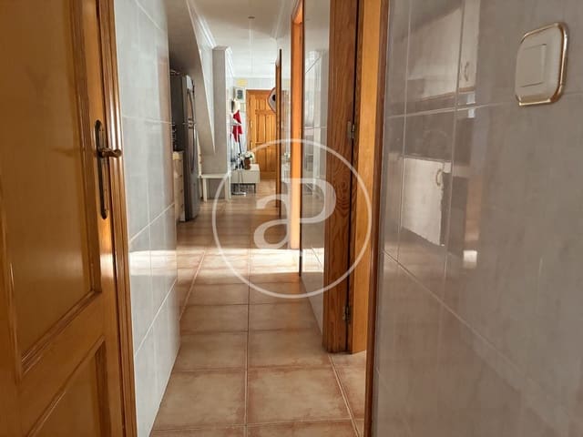 3 soverom Leilighet til leie i Alicante by - € 700 (Ref: 9999953)