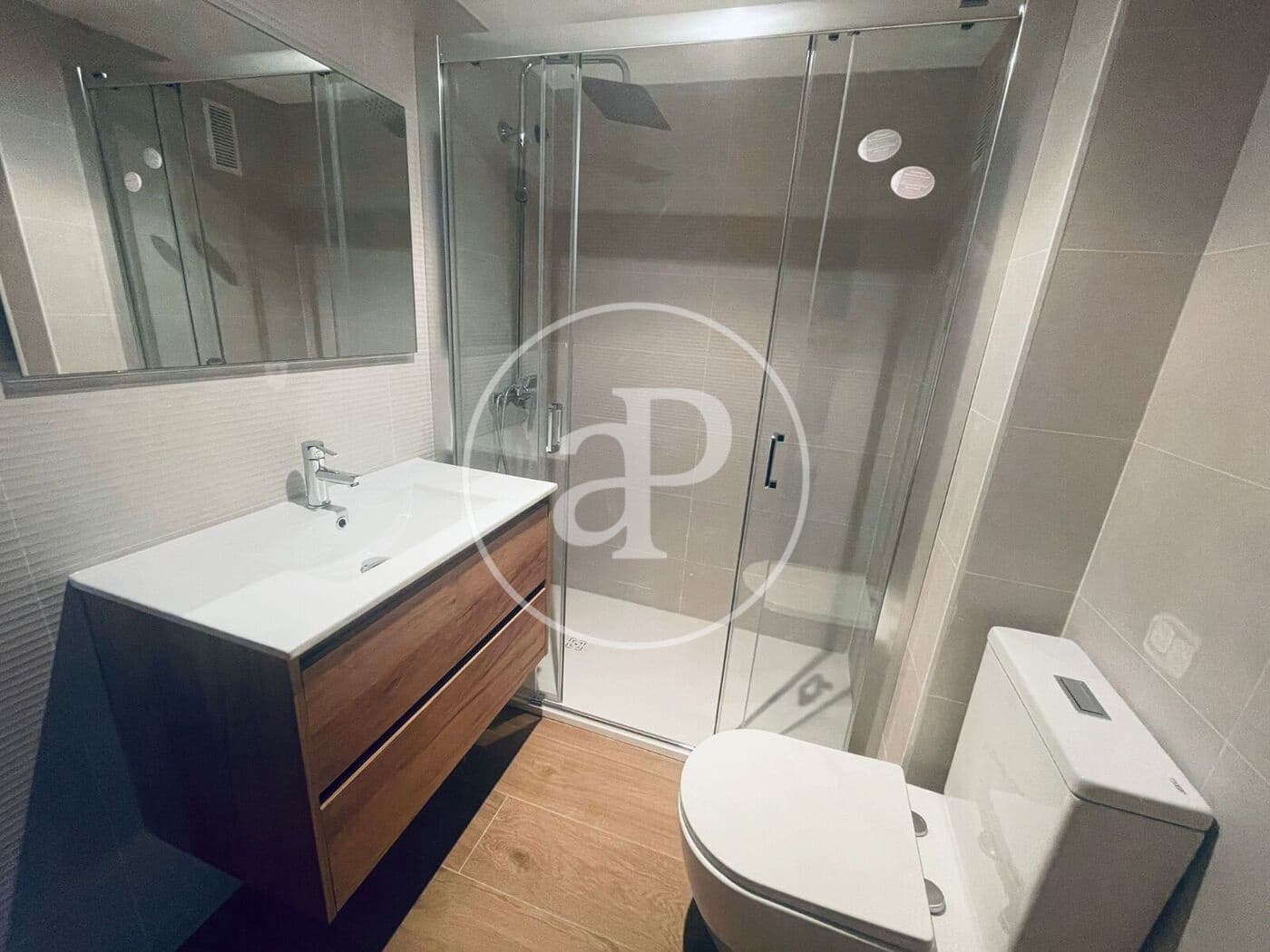 3 Zimmer Apartment zu vermieten in Valencia Stadt - 1.700 € (Ref: 9999954)