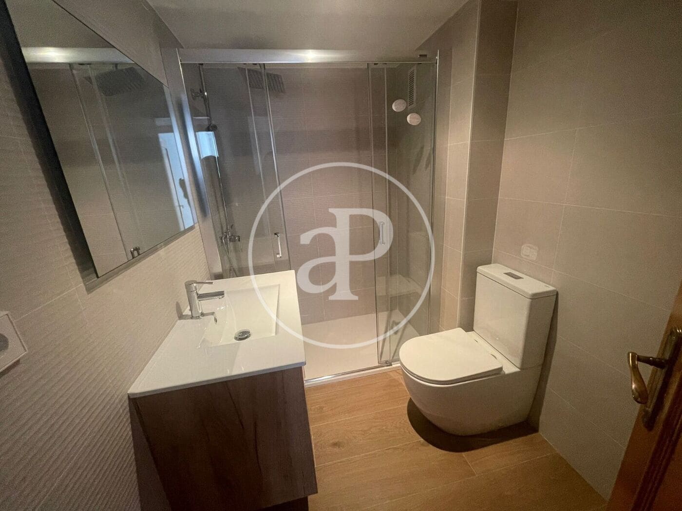 3 Zimmer Apartment zu vermieten in Valencia Stadt - 1.700 € (Ref: 9999954)