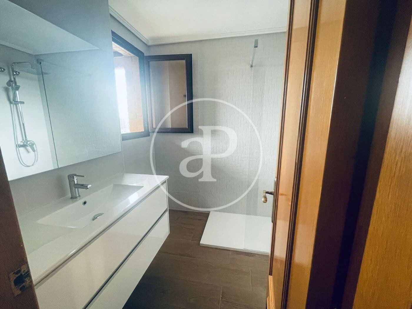 3 Zimmer Apartment zu vermieten in Valencia Stadt - 1.700 € (Ref: 9999954)