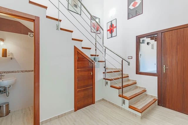 7 soverom Villa til salgs i Moraira, Teulada-Moraira med svømmebasseng garasje - € 995 000 (Ref: 7577607)