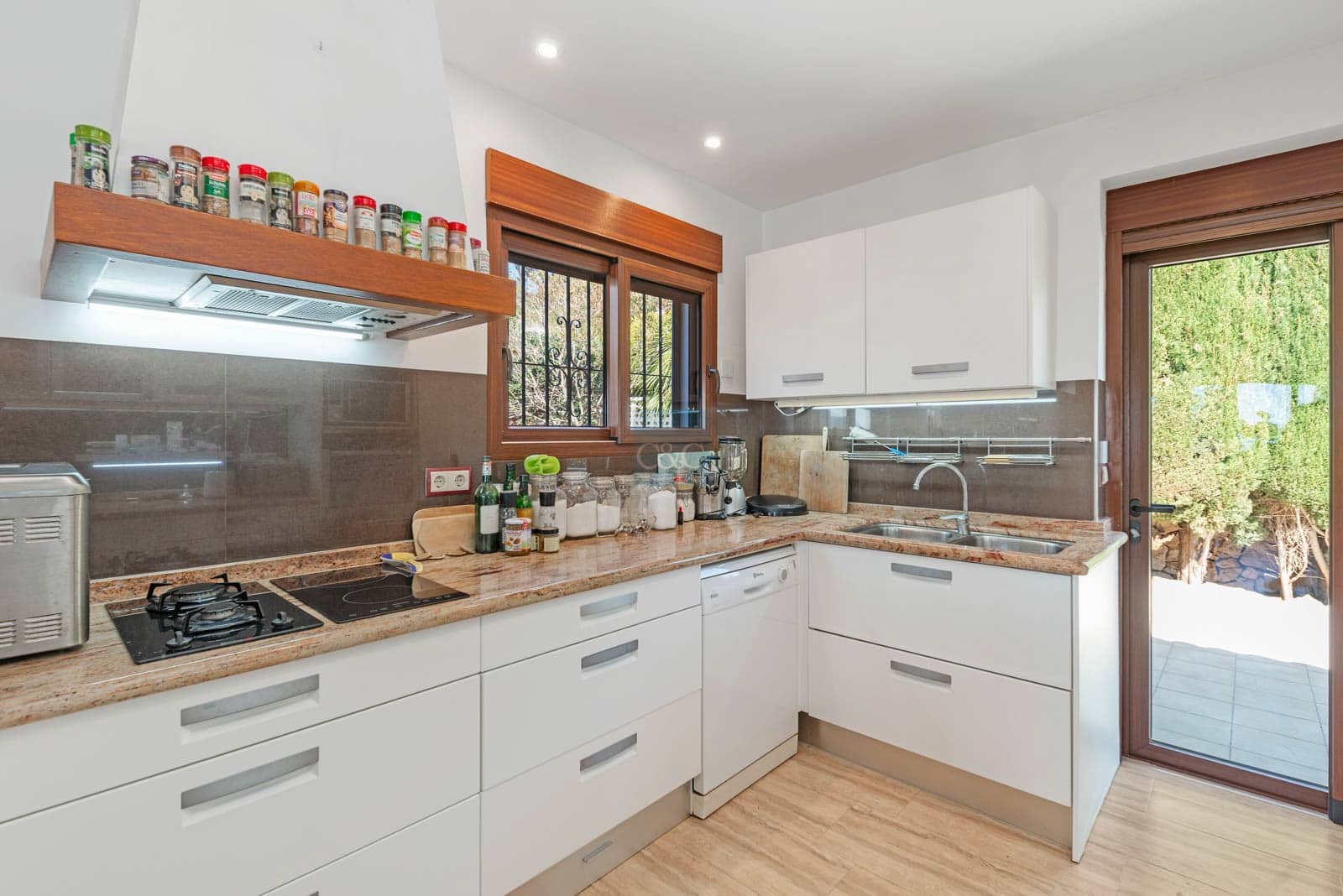 7 bedroom Villa for sale in Moraira with pool garage - € 995,000 (Ref: 7577607)