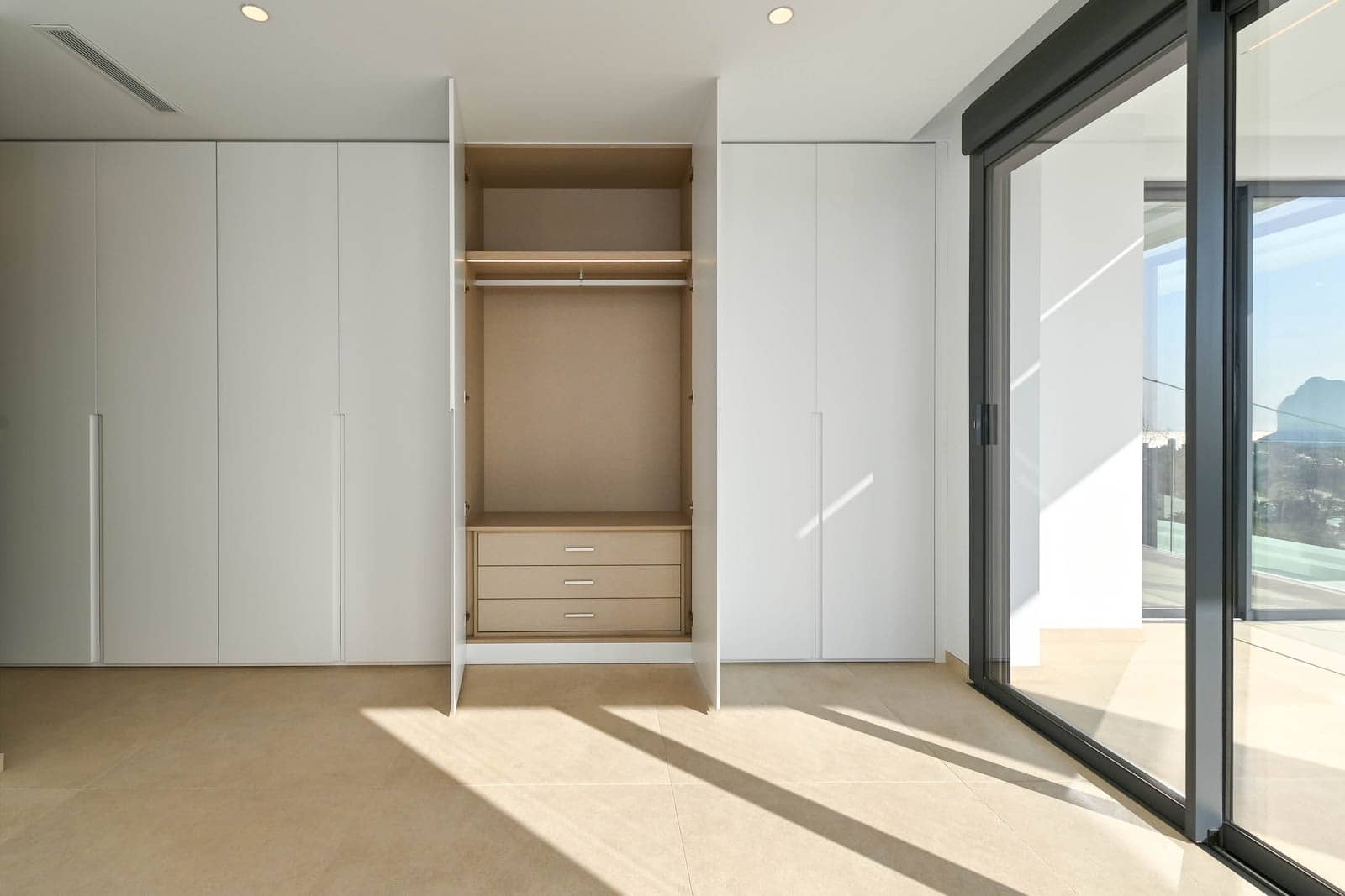 4 bedroom Villa for sale in Calpe / Calp with pool garage - € 1,985,000 (Ref: 7935938)